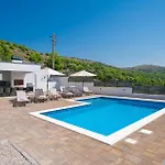Holiday home Stunning In With Sauna Zaboric