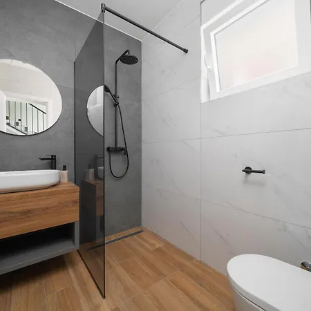 Vakantiehuis Stunning In With Sauna