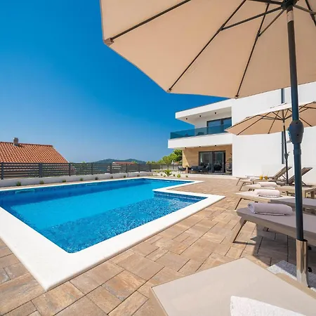 Vakantiehuis Stunning In With Sauna *