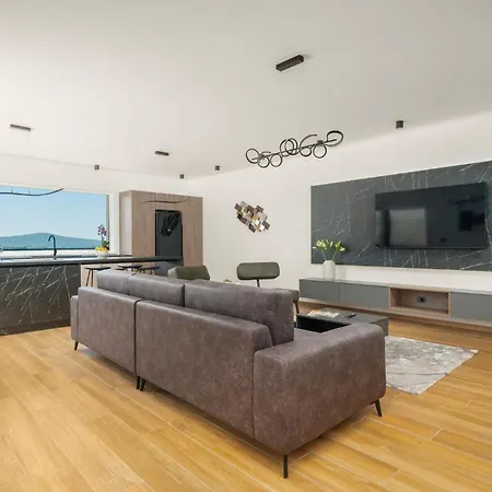 Holiday home Stunning In With House Sea View *