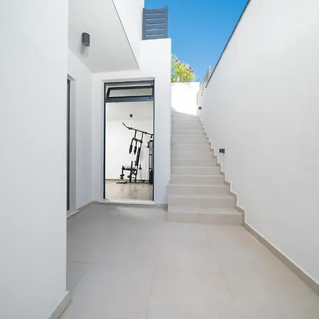 Vakantiehuis Stunning In With Sauna Zaboric