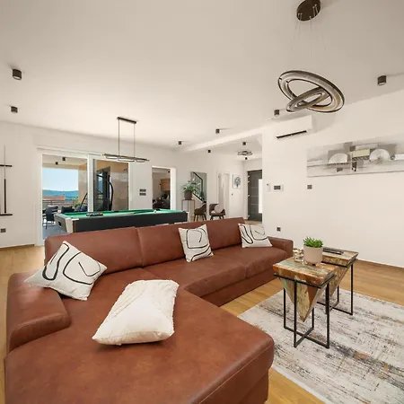 Stunning In With House Sea View *