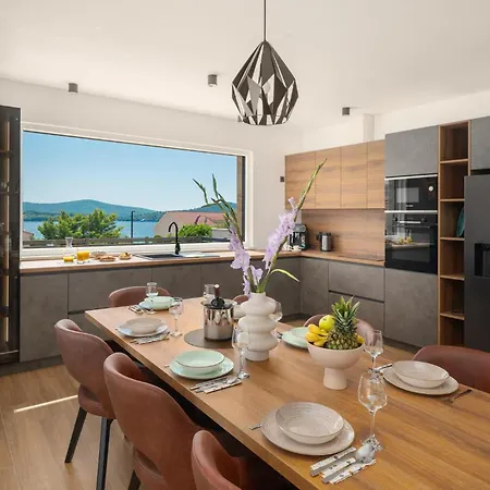Stunning In With House Sea View Holiday home *
