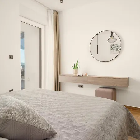 Holiday home Stunning In With House Sea View *