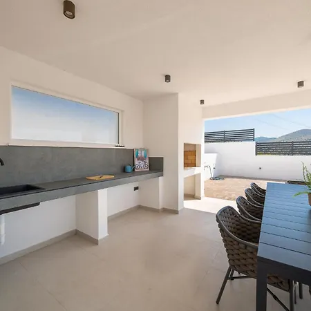 Stunning In With House Sea View *