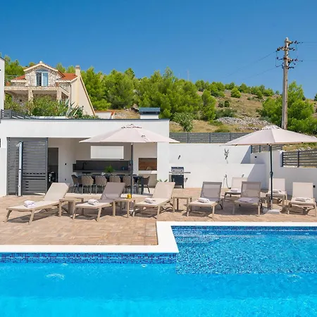 Holiday home Stunning In With House Sea View