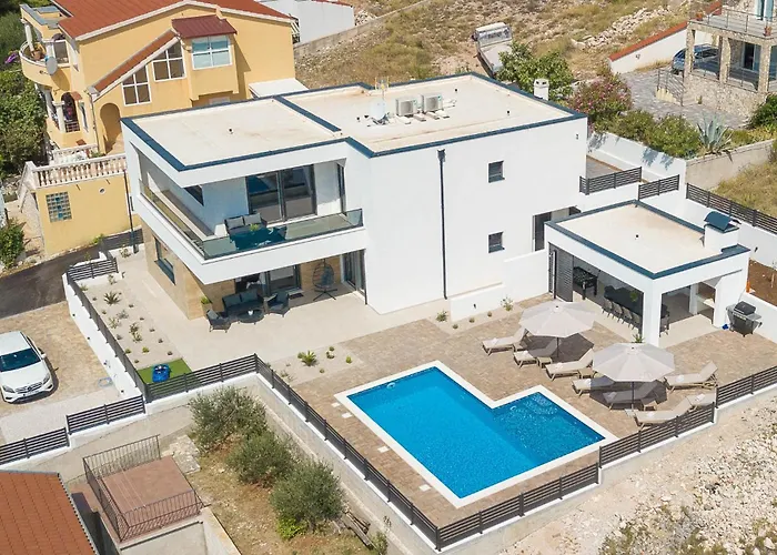 Stunning In With Sauna * Zaboric